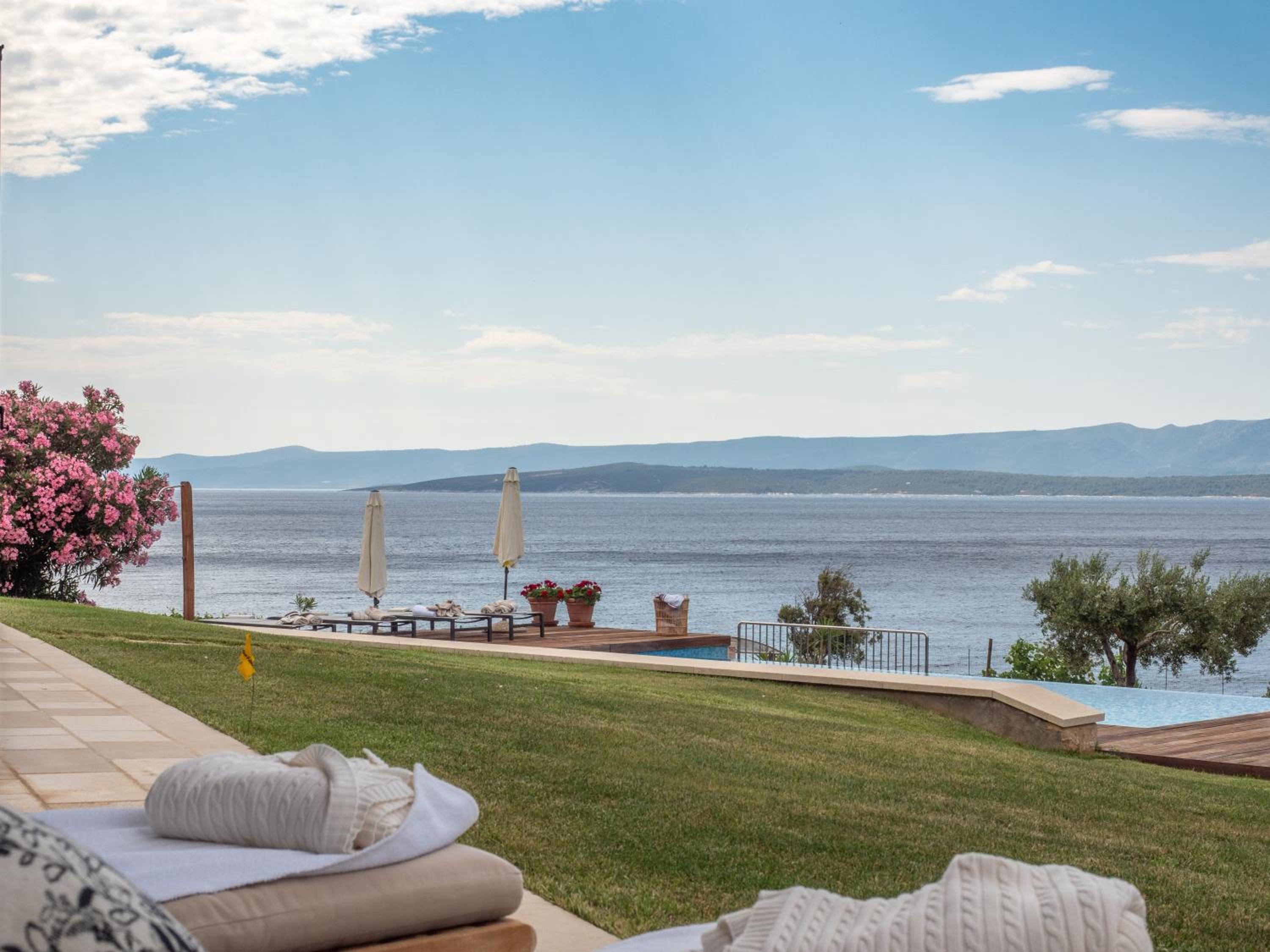Elegant Brac Villa 4 Bedrooms Villa Shoreline Serenity Stunning Sea Views