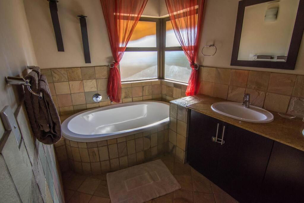 Zebula Golf and Wildlife Estate - Jackals Call Pax 8 - Moi Signature Luxury villa