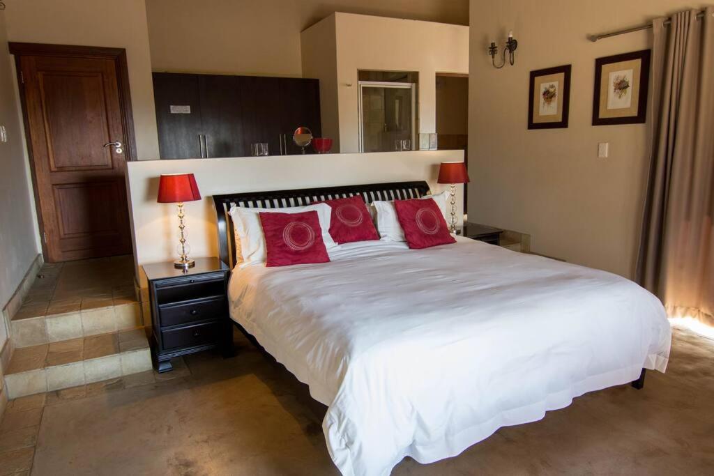 Zebula Golf and Wildlife Estate - Jackals Call Pax 8 - Moi Signature Luxury villa