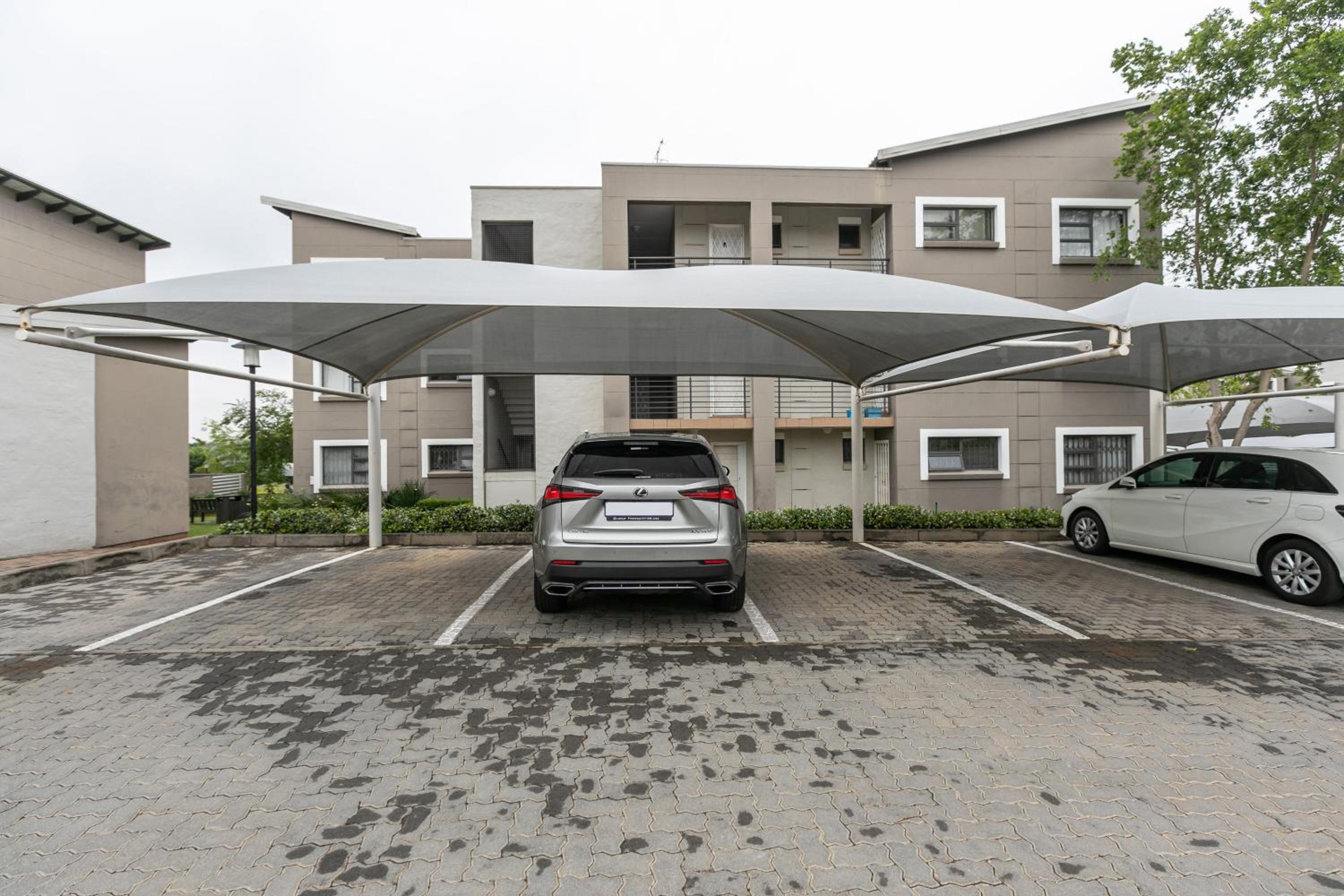 Modern Studio in Fourways Sandton - Self Check-In view 5
