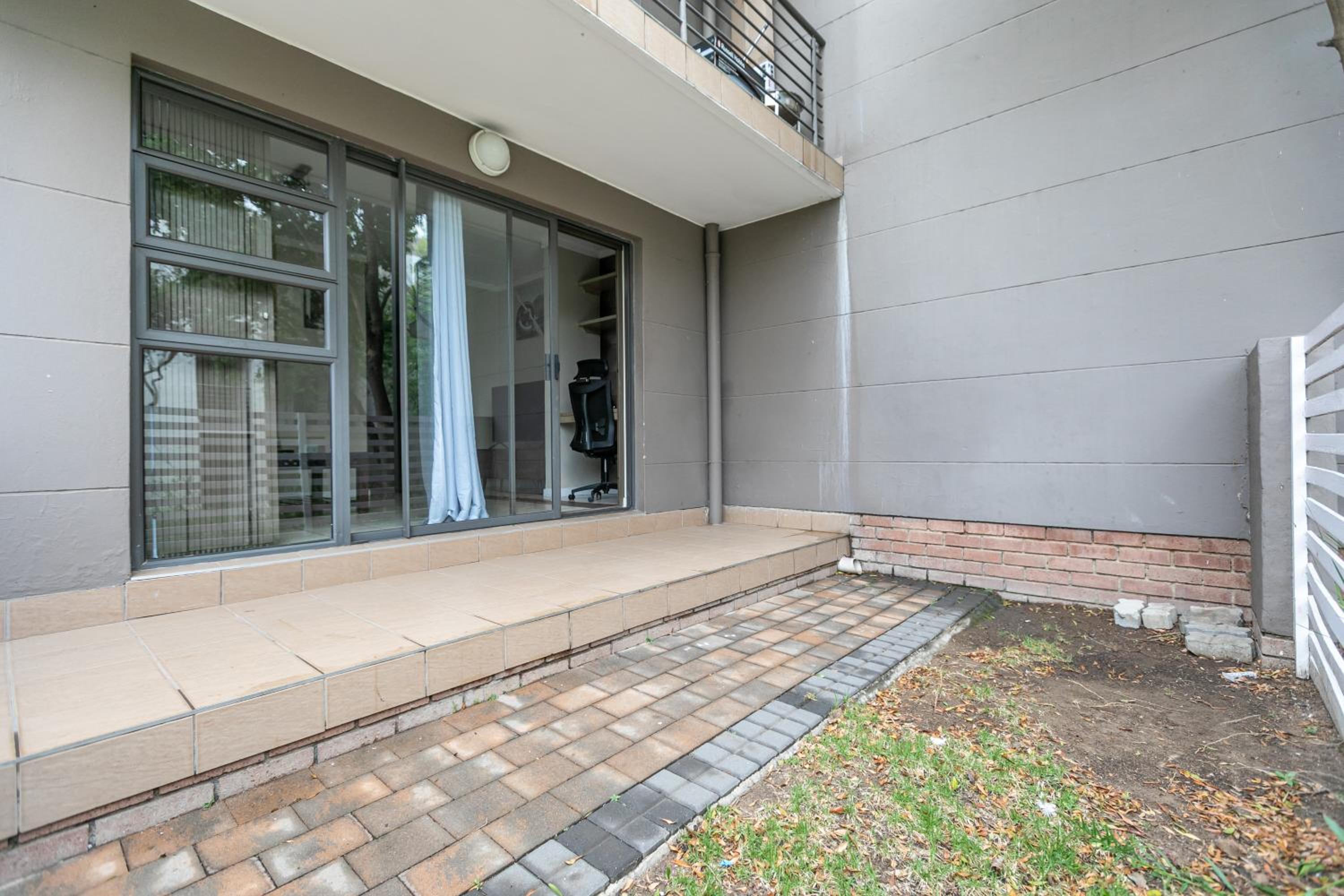 Modern Studio in Fourways Sandton - Self Check-In view 4