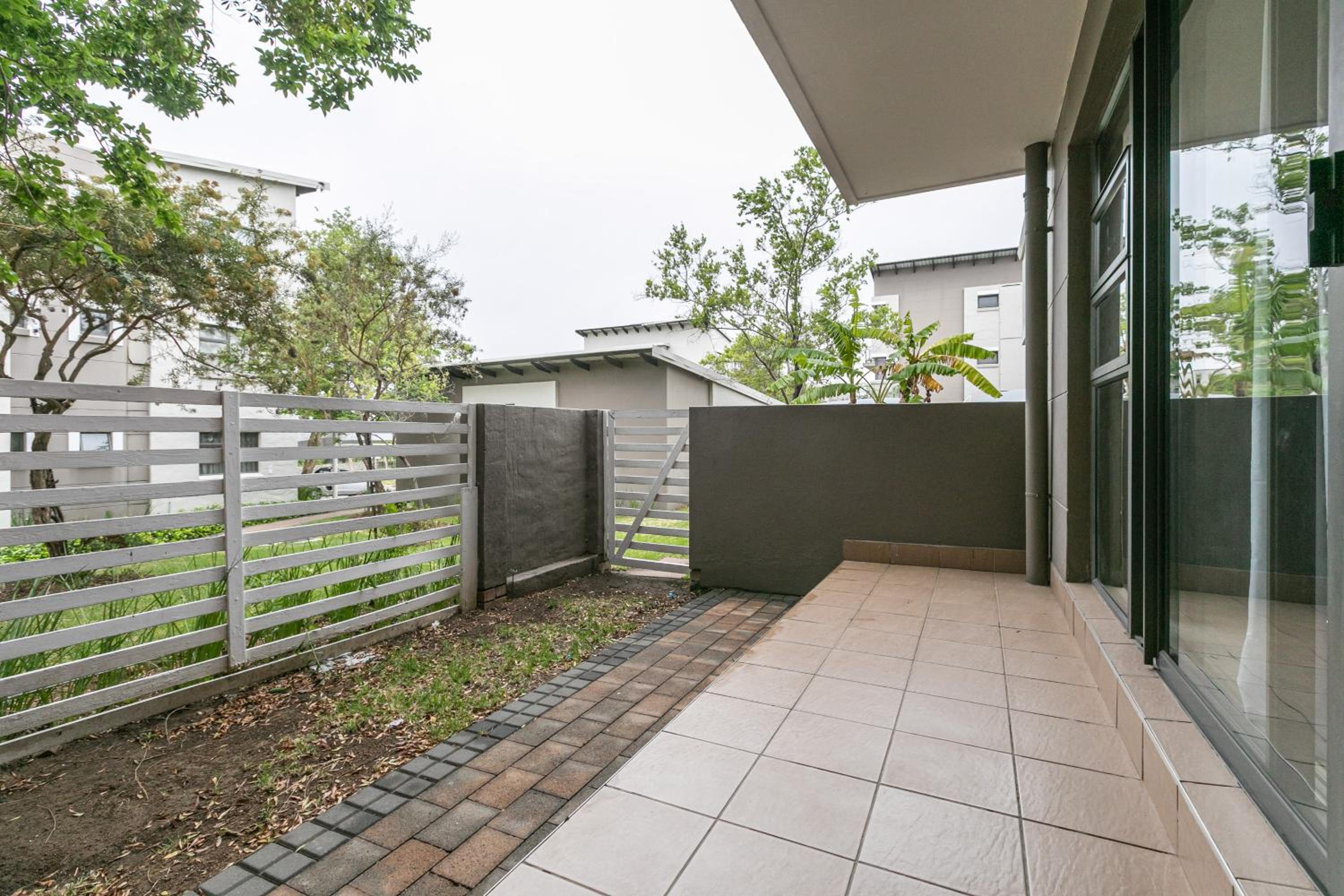 Modern Studio in Fourways Sandton - Self Check-In view 3