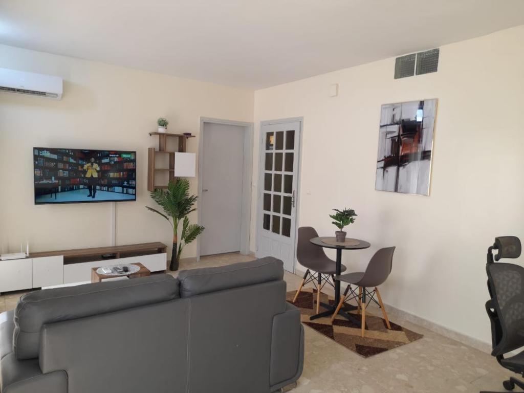 CHEZ CODOU FANN RESIDENCE
