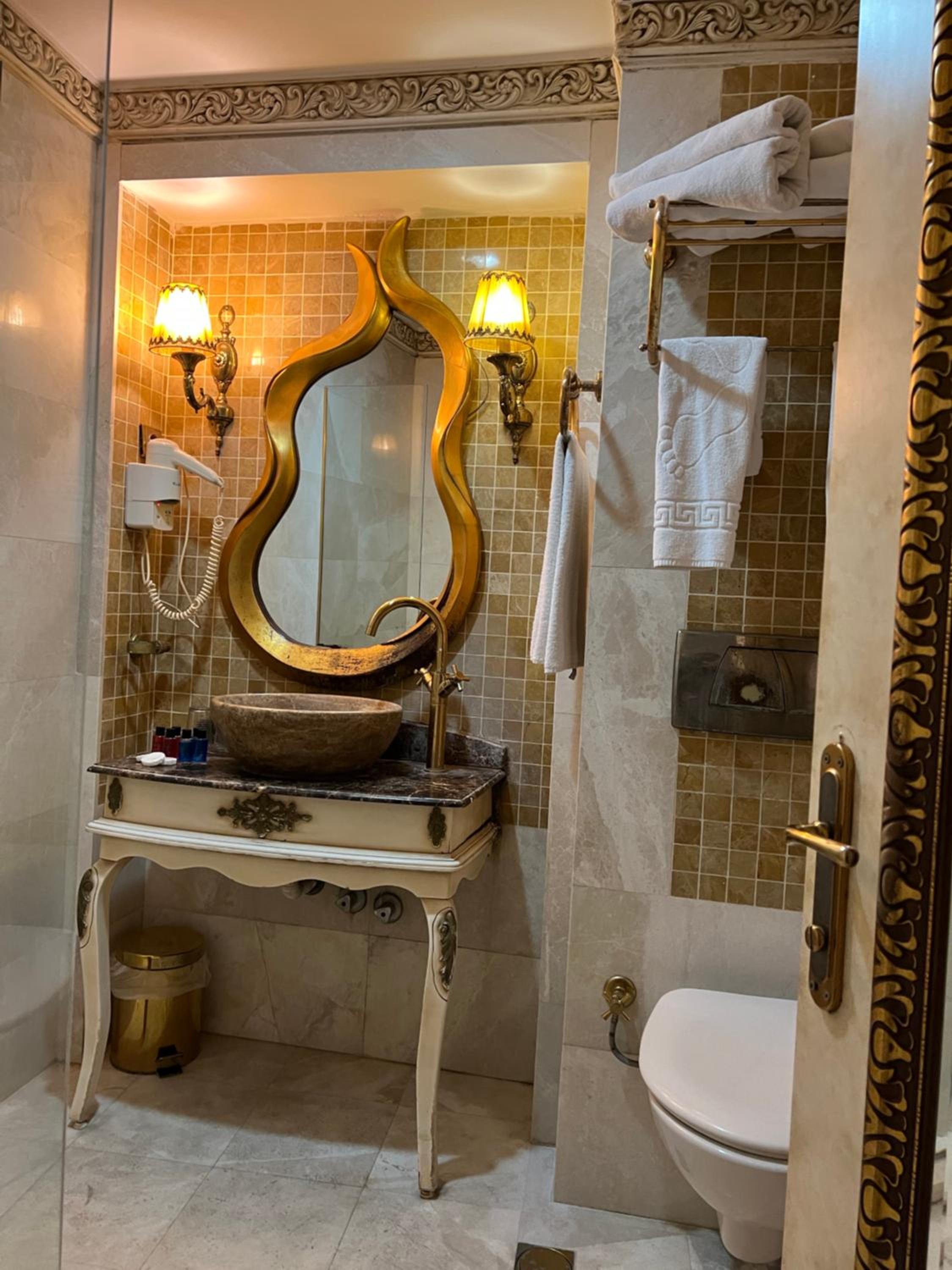 Hotel Buyuk Hamit becomes Buyuk Hamit Otel. - Image 17