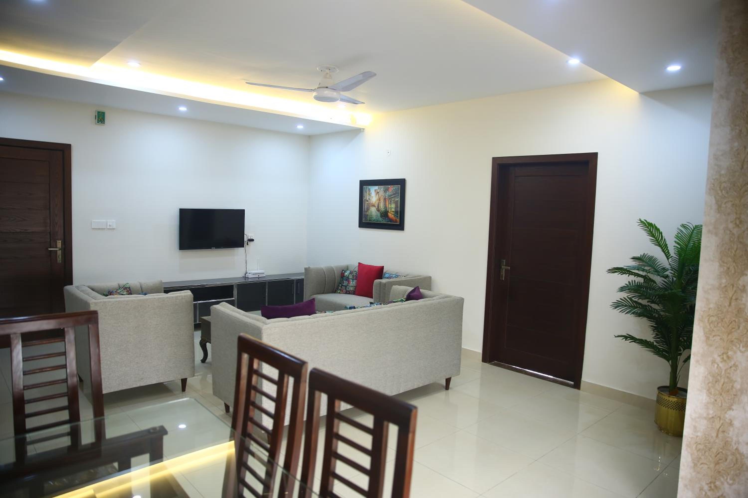 Gulberg Suites