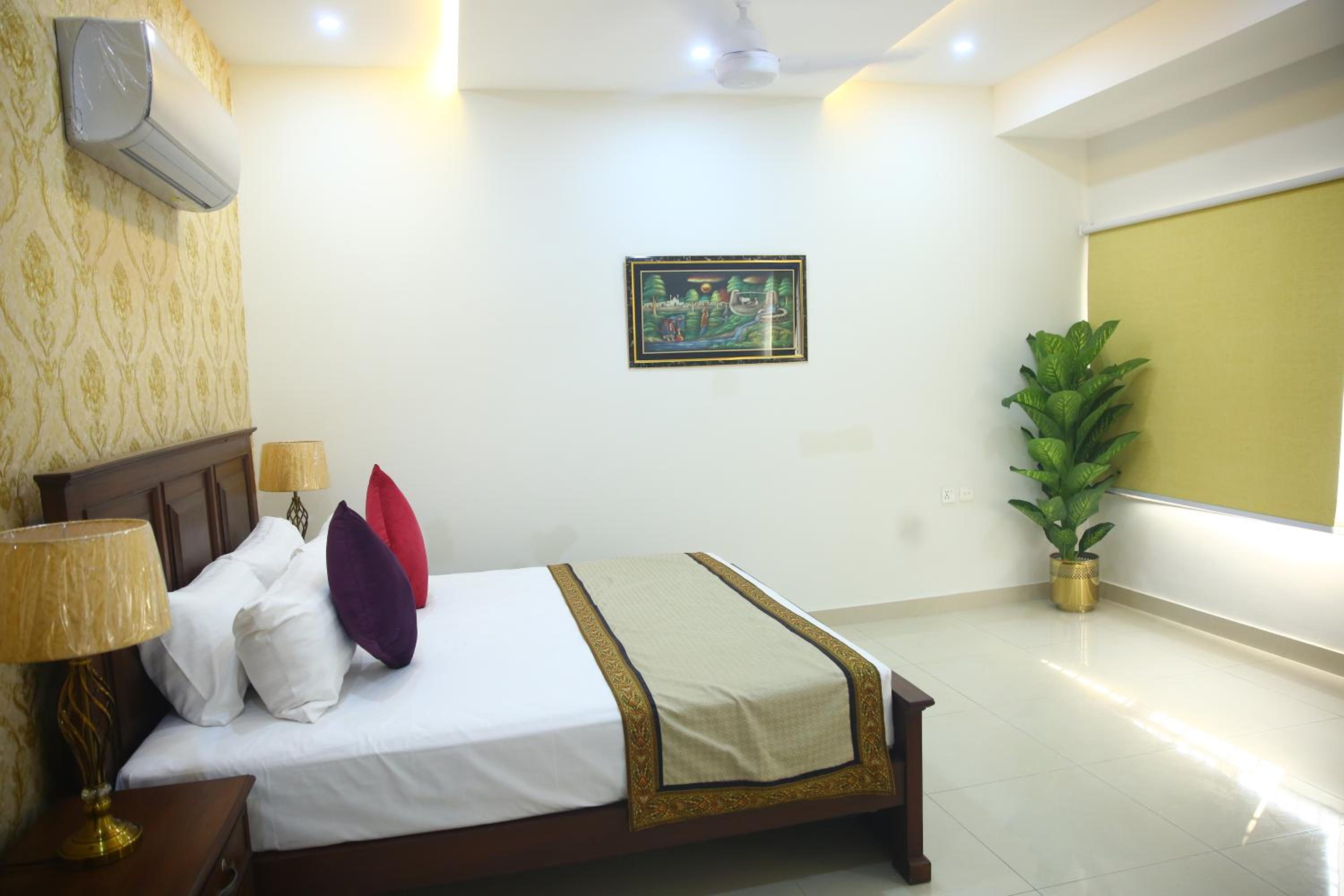 Gulberg Suites