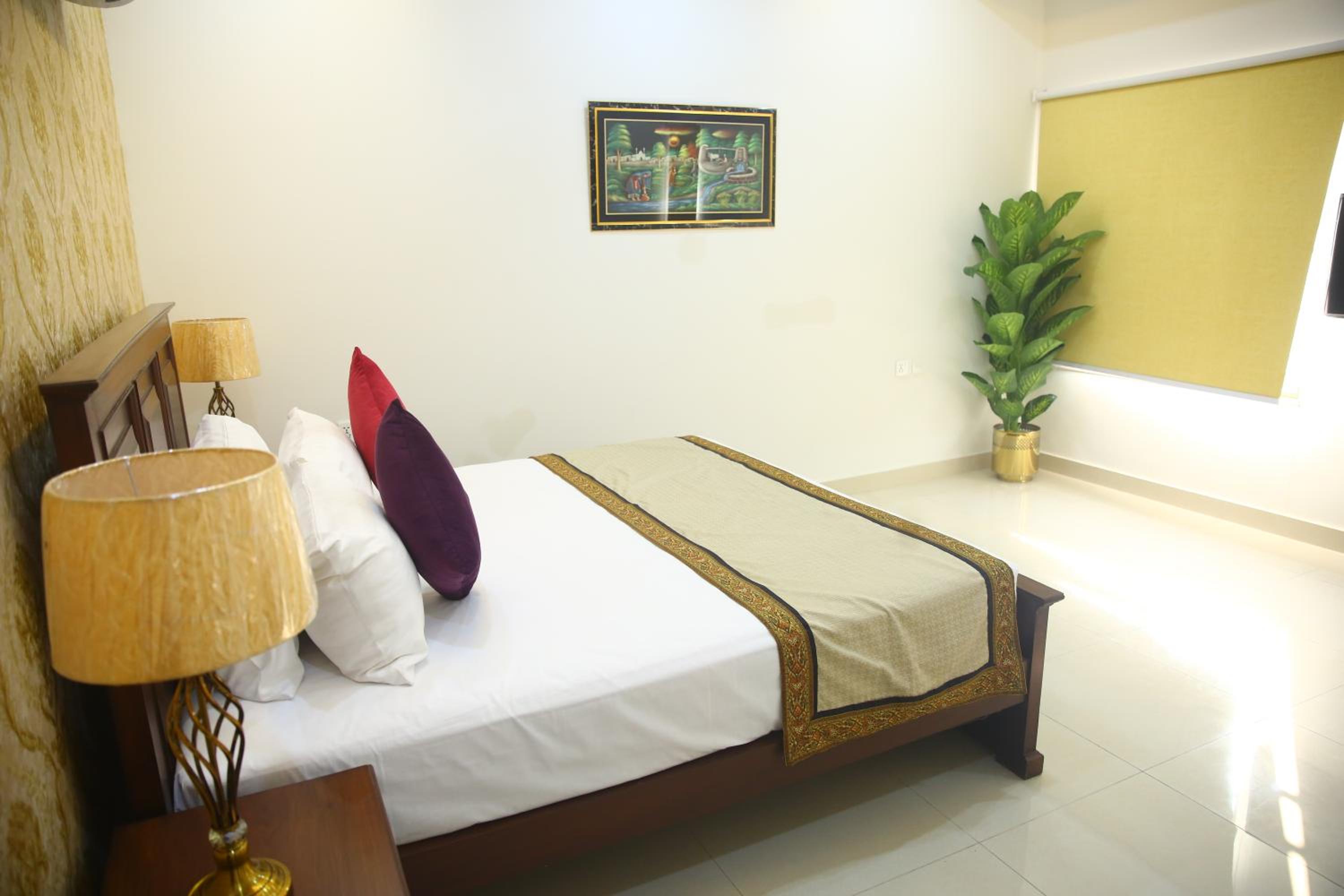 Gulberg Suites