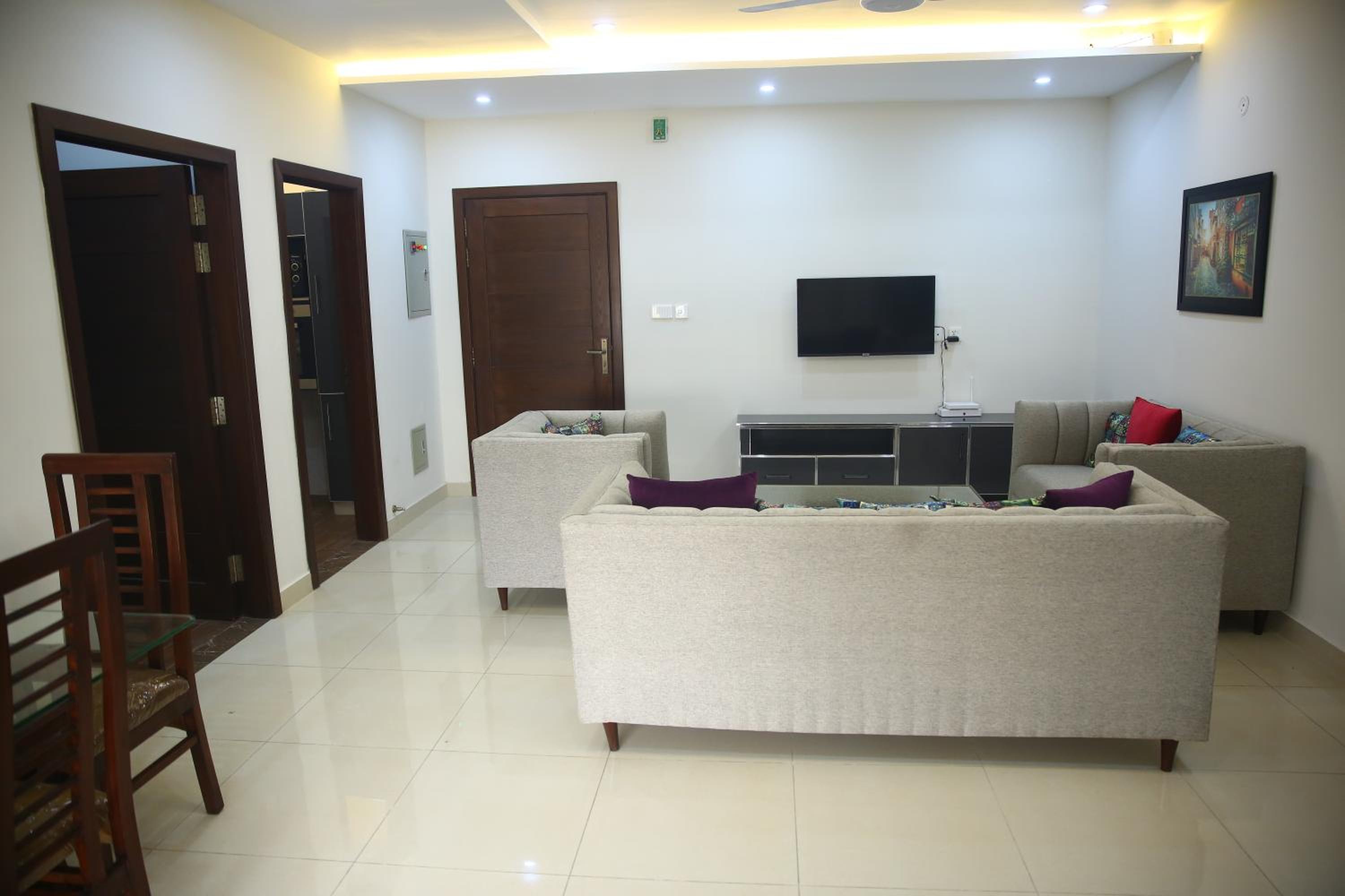 Gulberg Suites