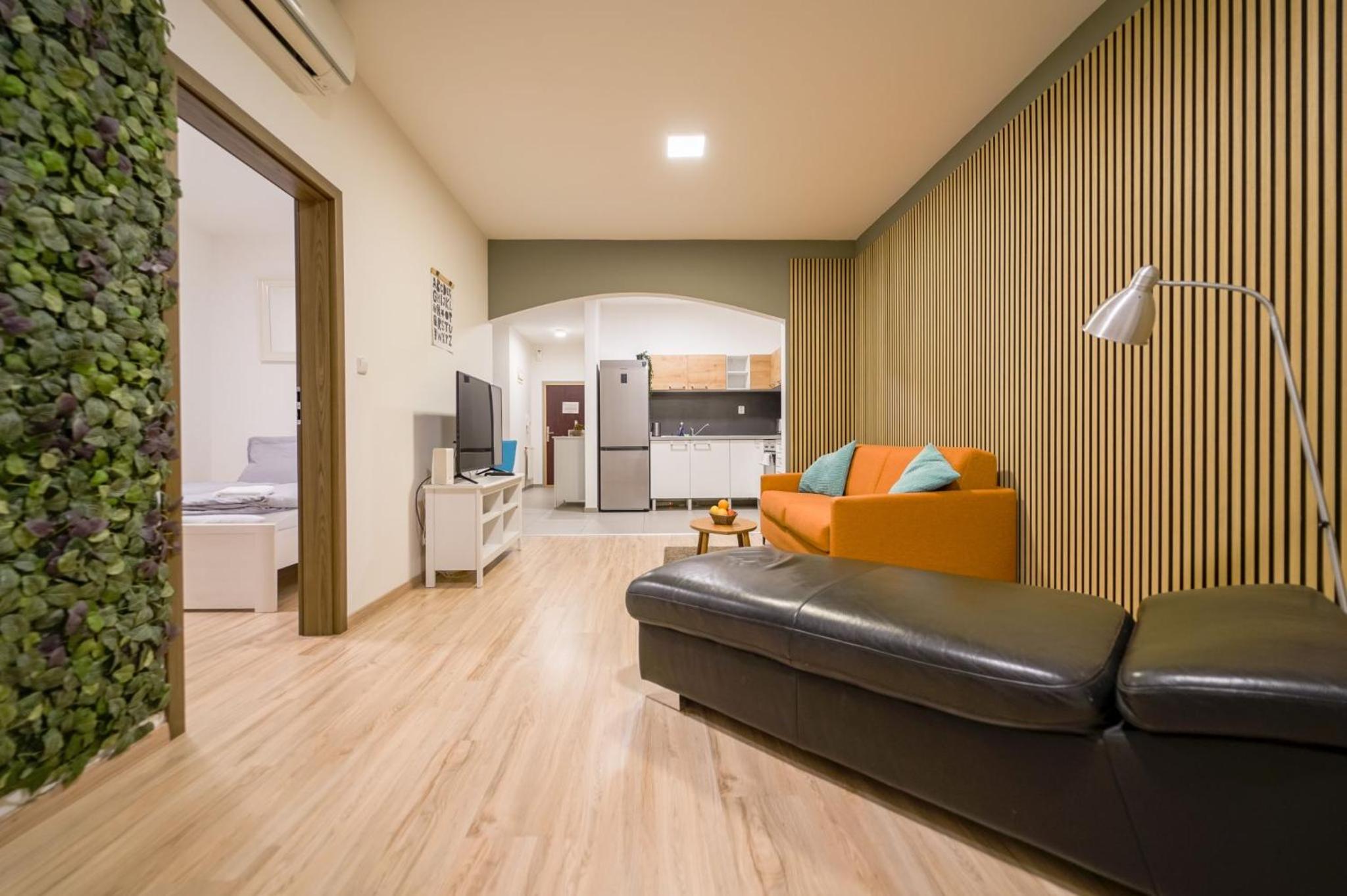 Vesna Convenient Apartment by CHORS