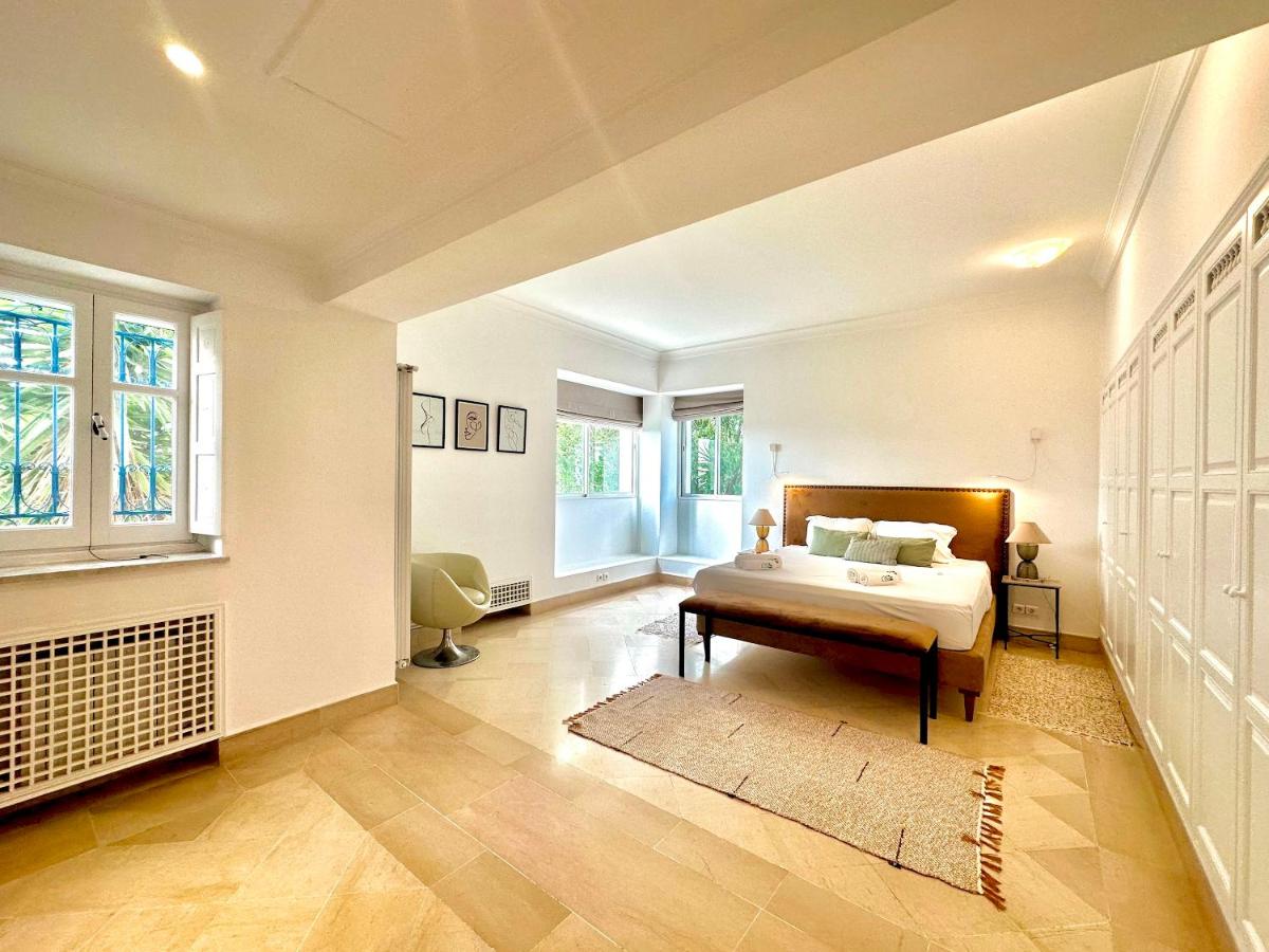 Ultra Luxurious Villa with Breathtaking Views view 3