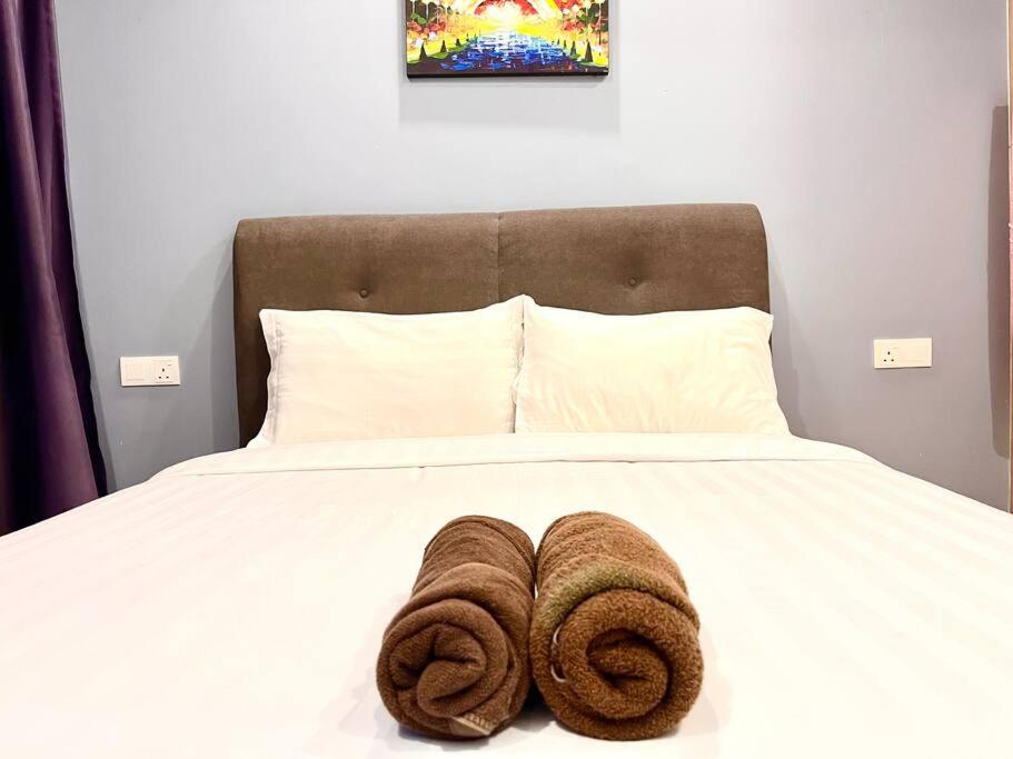 Urban Oasis: 2-Bed Haven in the Heart of the City photo 3