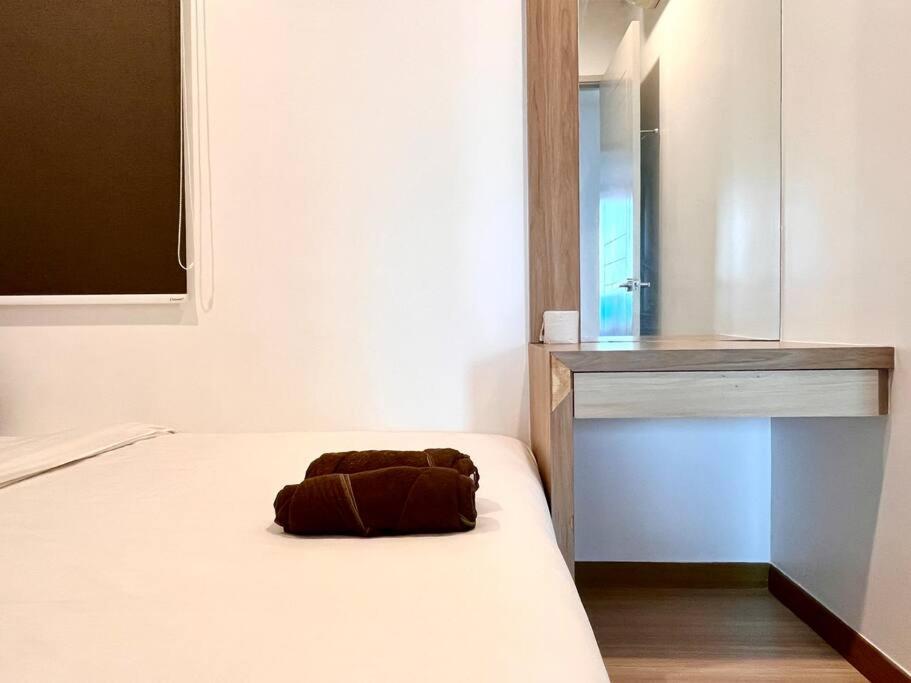 Urban Oasis: 2-Bed Haven in the Heart of the City photo 5