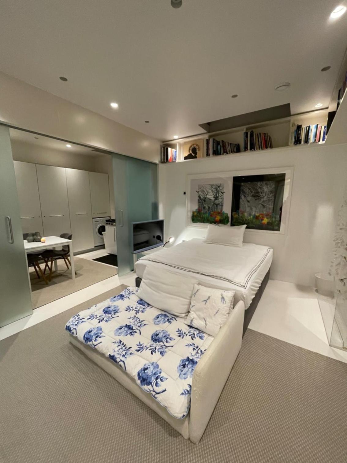 Modern self-contained Ground and Basement studios