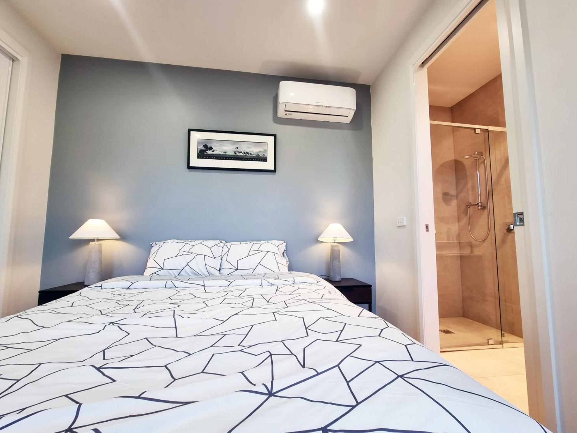 Rosie Townhouse - Modern home in Sunshine