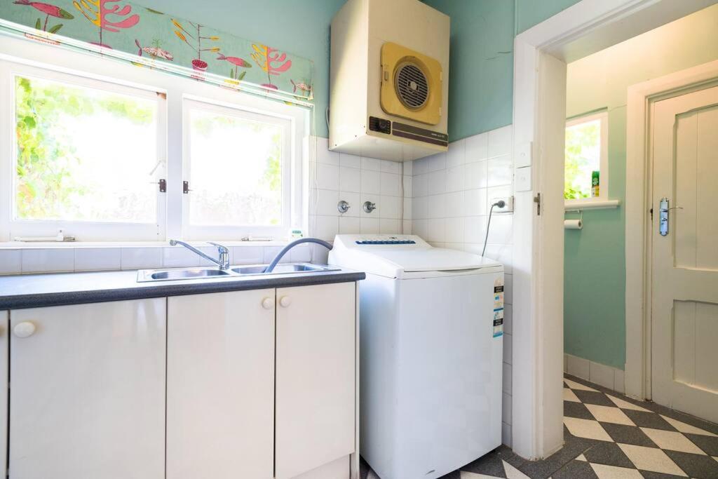 Beautiful 2 story Manor close to beach and all