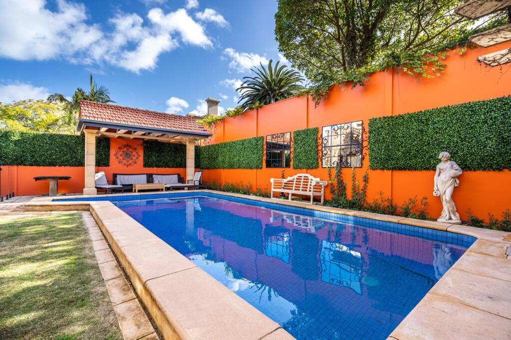 Beautiful 2 story Manor close to beach and all
