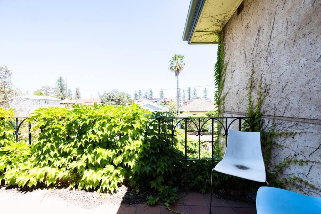 Beautiful 2 story Manor close to beach and all