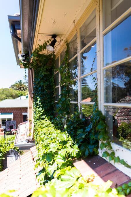 Beautiful 2 story Manor close to beach and all