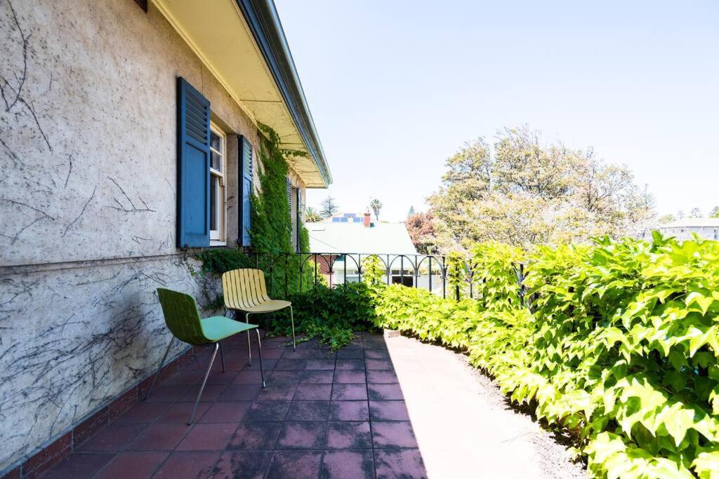 Beautiful 2 story Manor close to beach and all