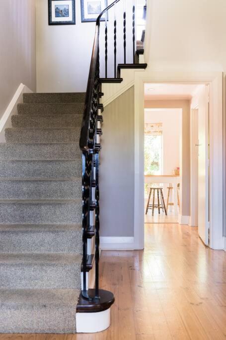 Beautiful 2 story Manor close to beach and all