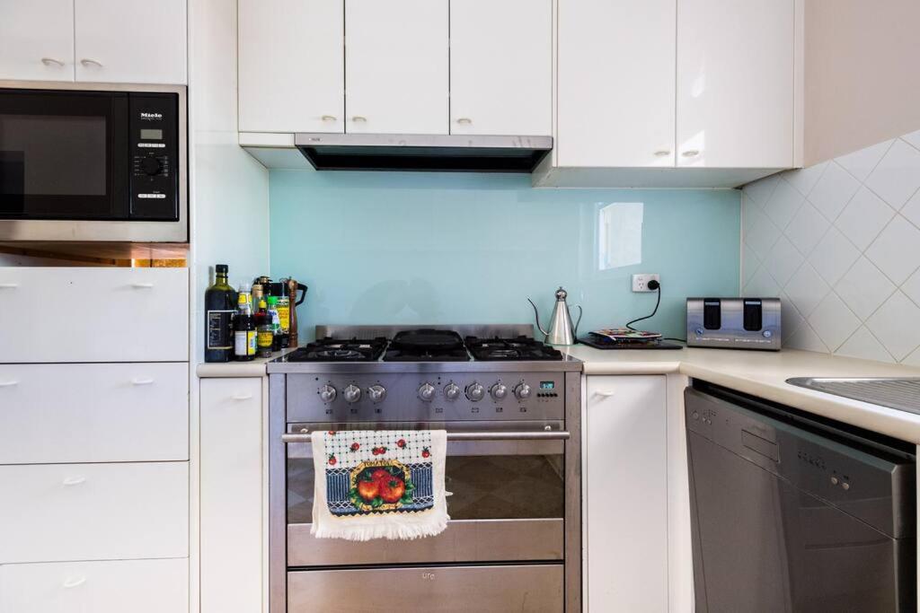 Beautiful 2 story Manor close to beach and all
