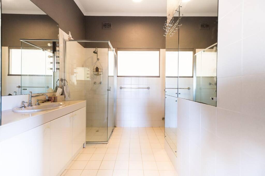 Beautiful 2 story Manor close to beach and all