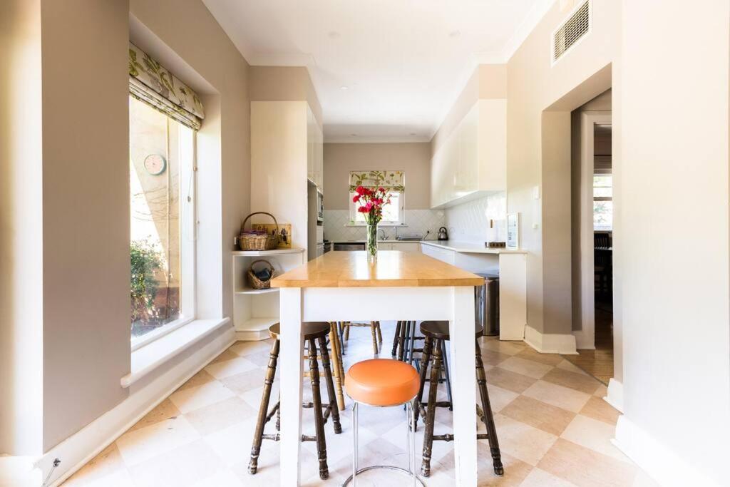 Beautiful 2 story Manor close to beach and all