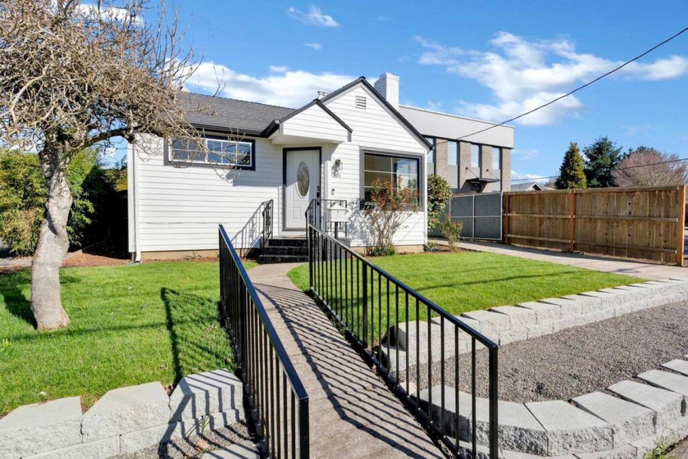 Picture Perfect Bungalow in the heart of DT Vancouver