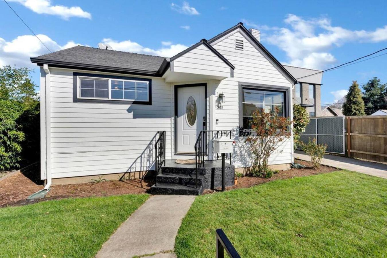 Picture Perfect Bungalow in the heart of DT Vancouver