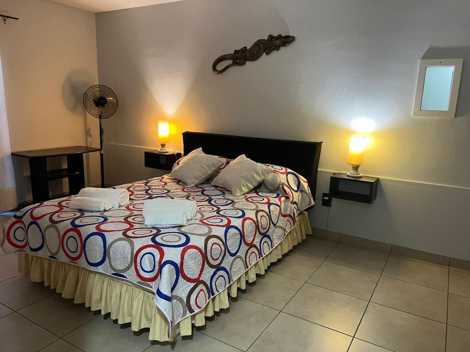 Casa Amplia Zona Semicentrica con cochera