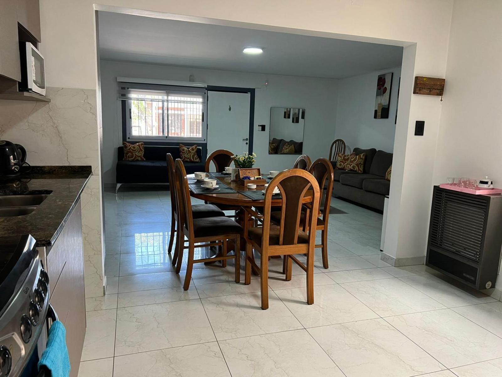 Casa Amplia Zona Semicentrica con cochera