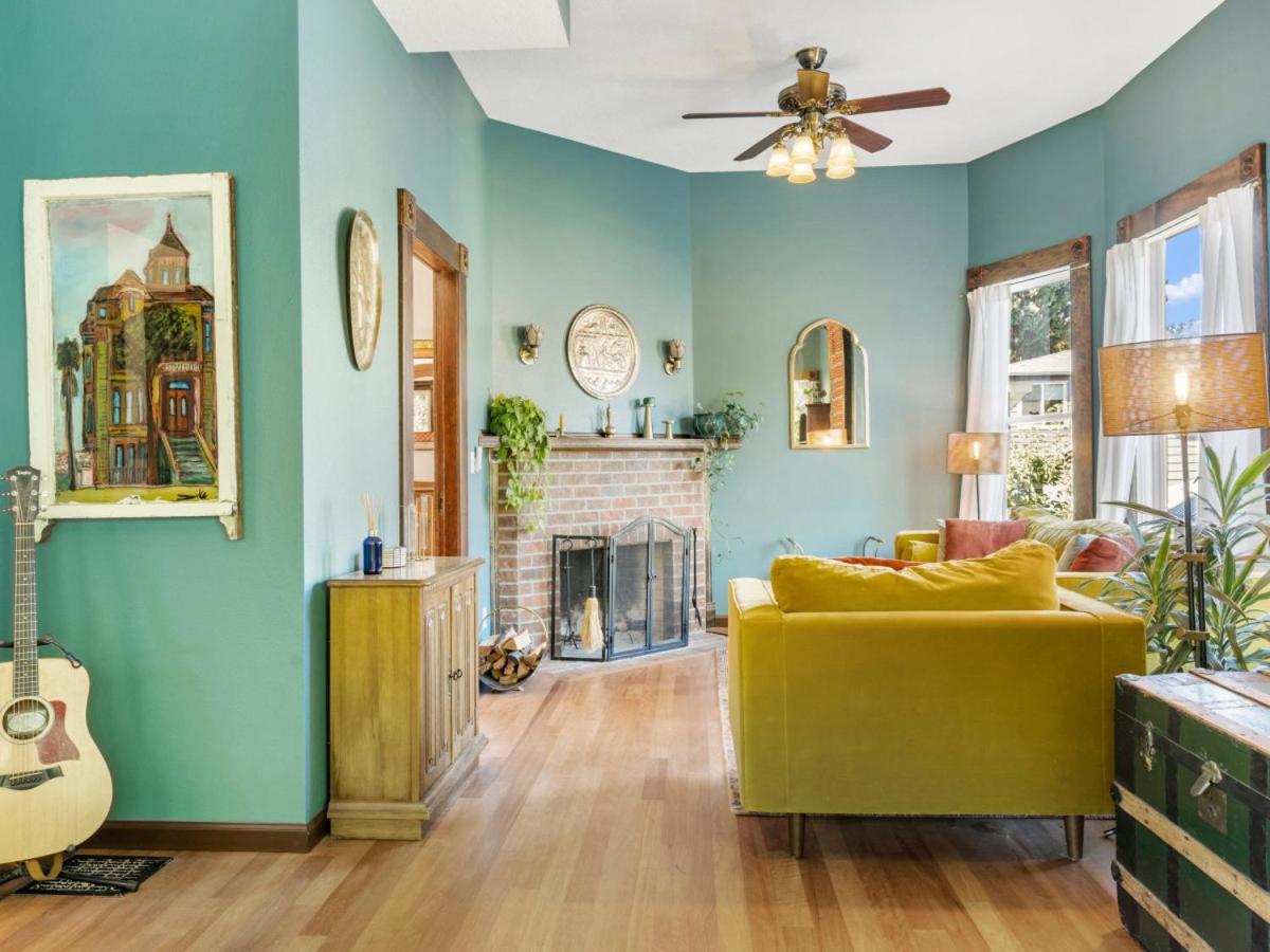 Victorian Painted Lady with Fireplace, Hot Tub and pizza oven view 3