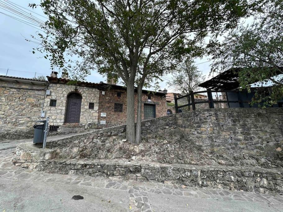 Bodega típica en El Molar sin camas ni dormitorios para celebraciones durante el día view 2
