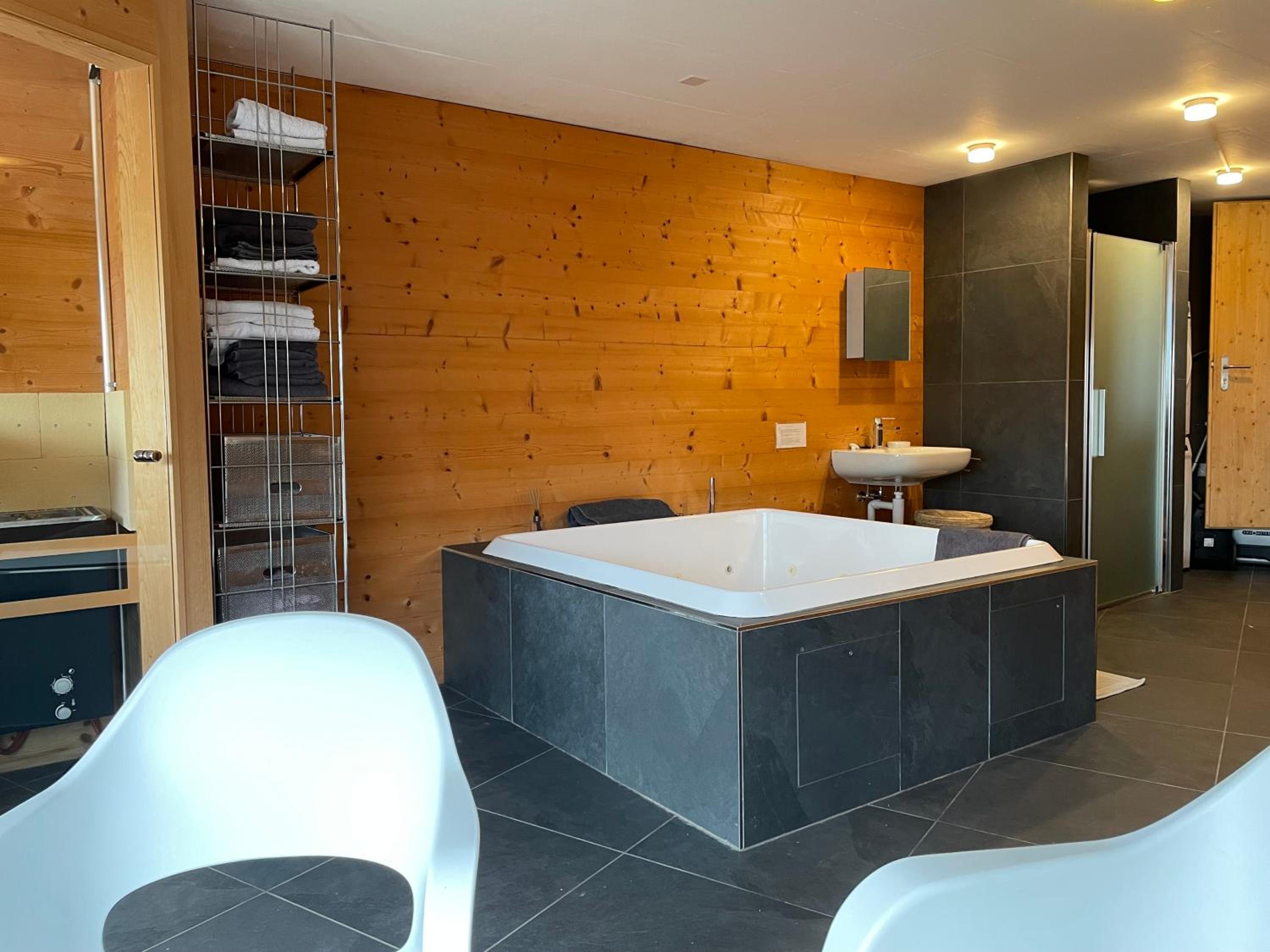 Alpine Dream Chalet with Spa close to Lake Geneva