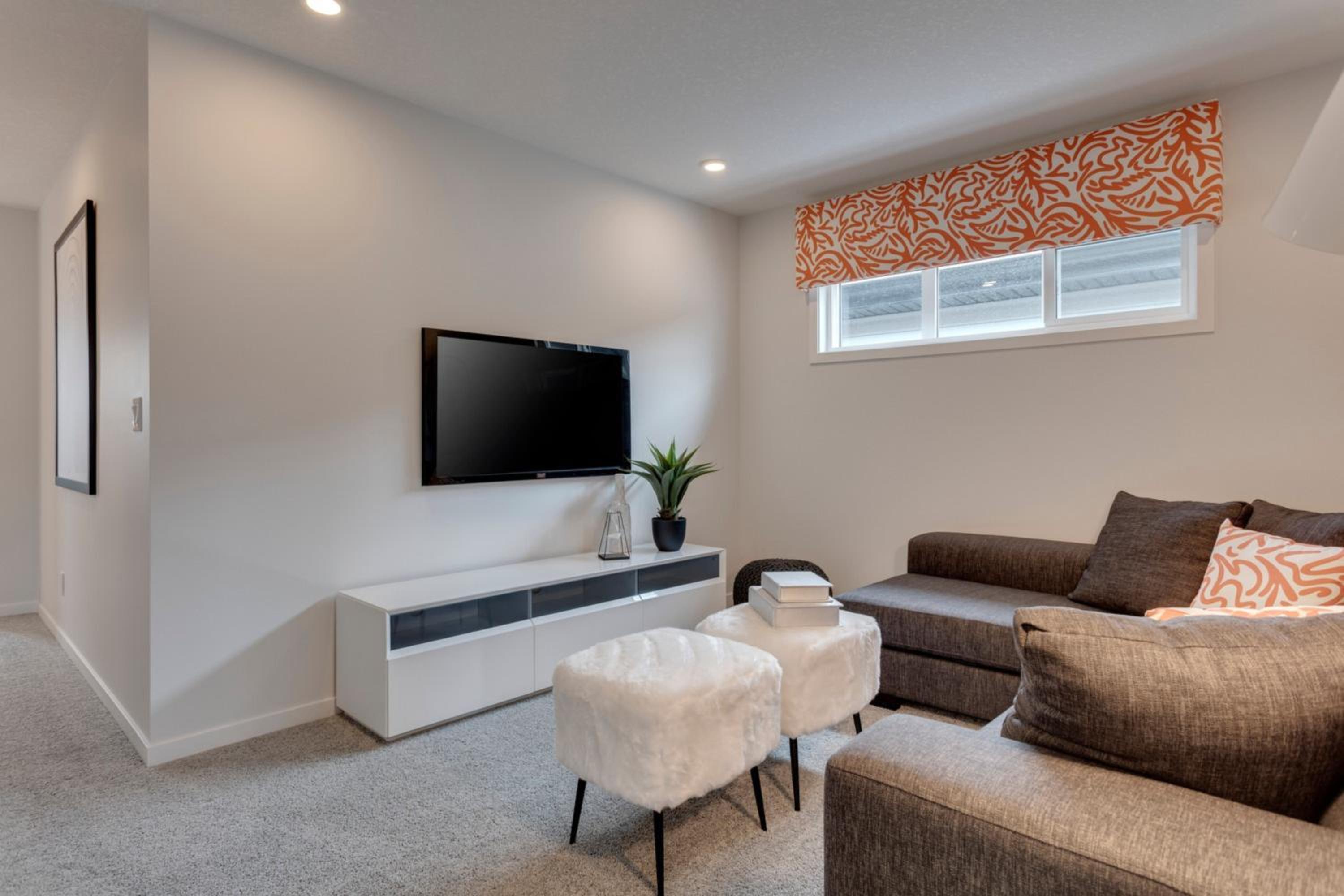 Spacious Modern Home With King Bed & Office