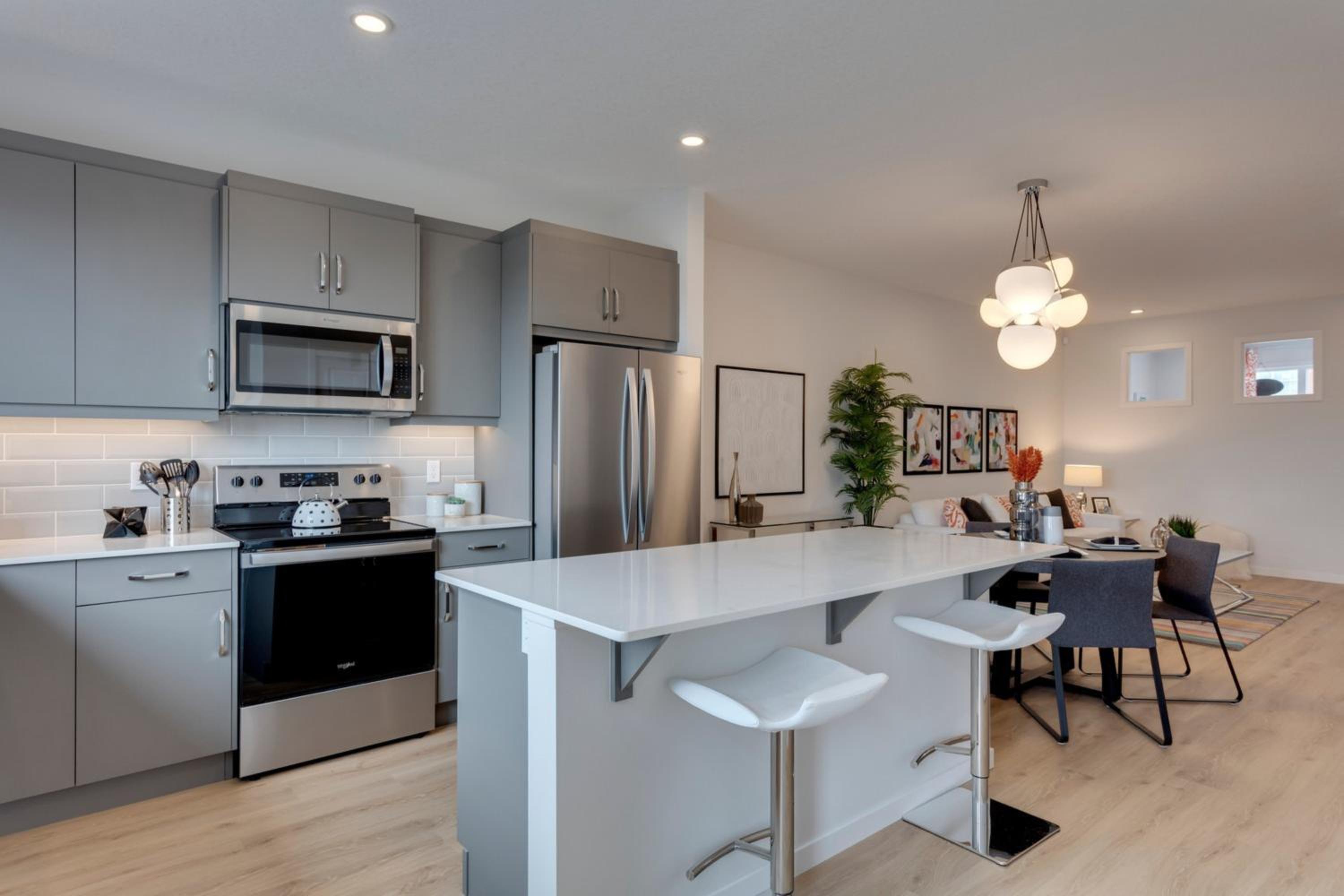 Spacious Modern Home With King Bed & Office