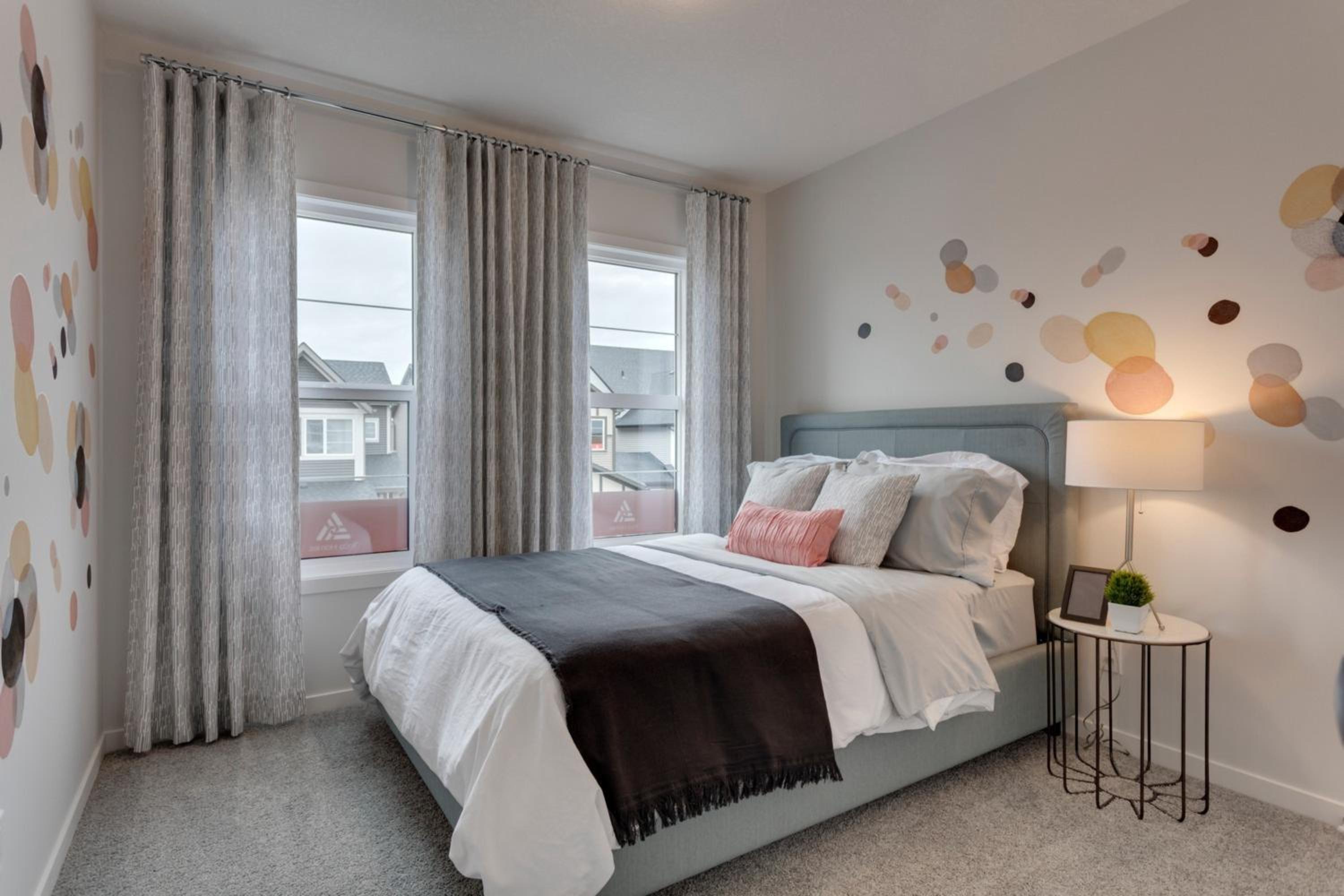 Spacious Modern Home With King Bed & Office