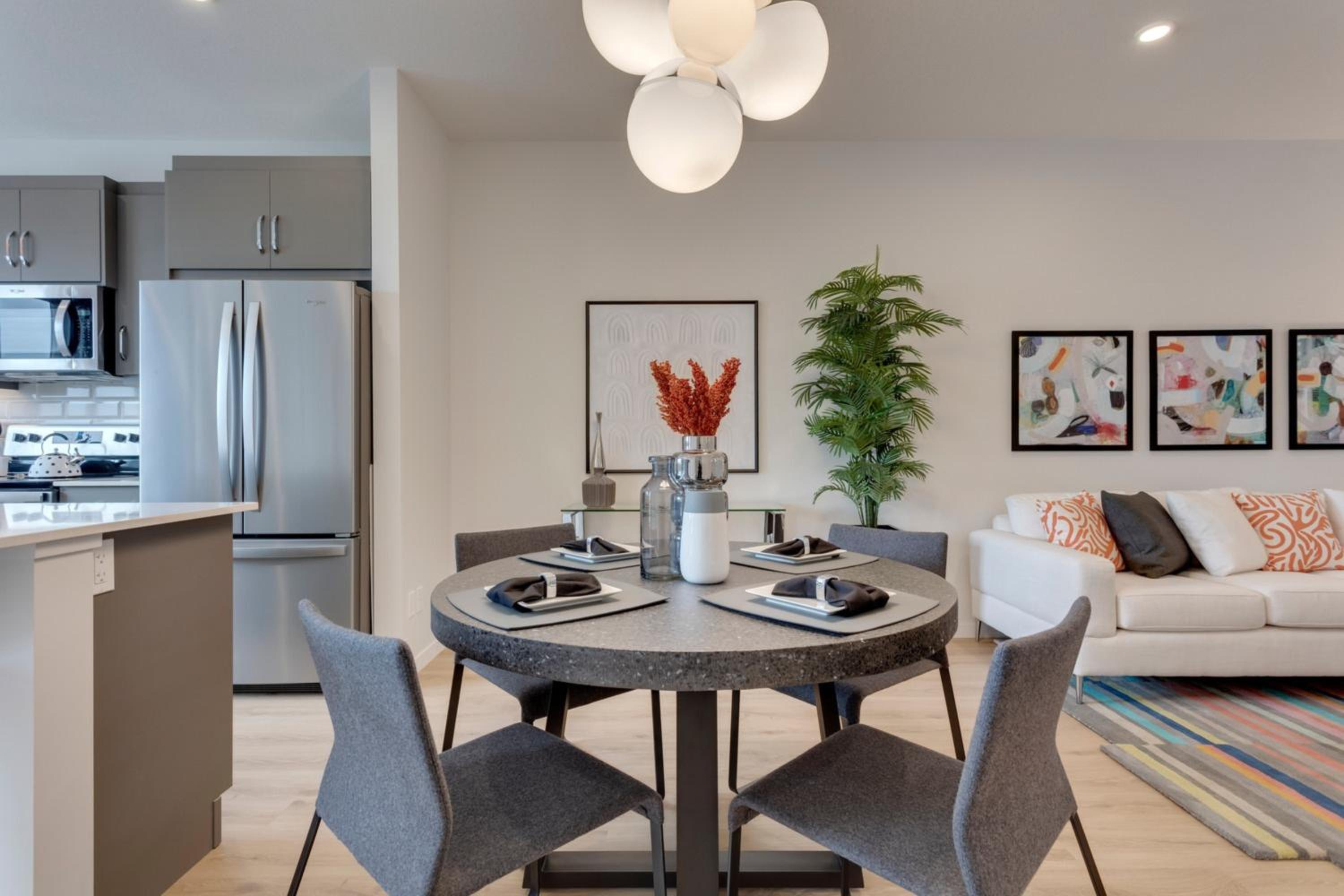 Spacious Modern Home With King Bed & Office