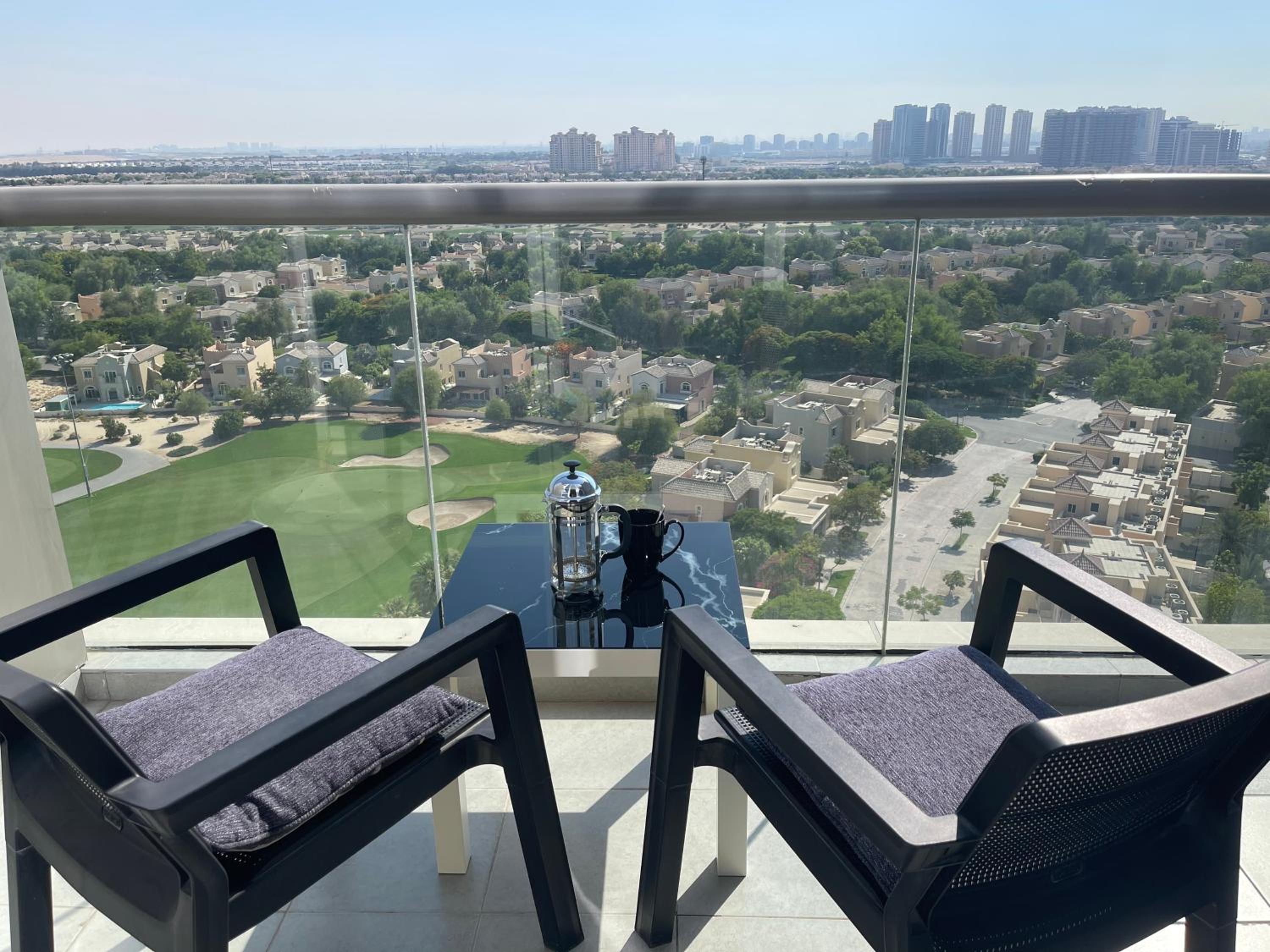 Big studio, Dubai SportCity, parking included