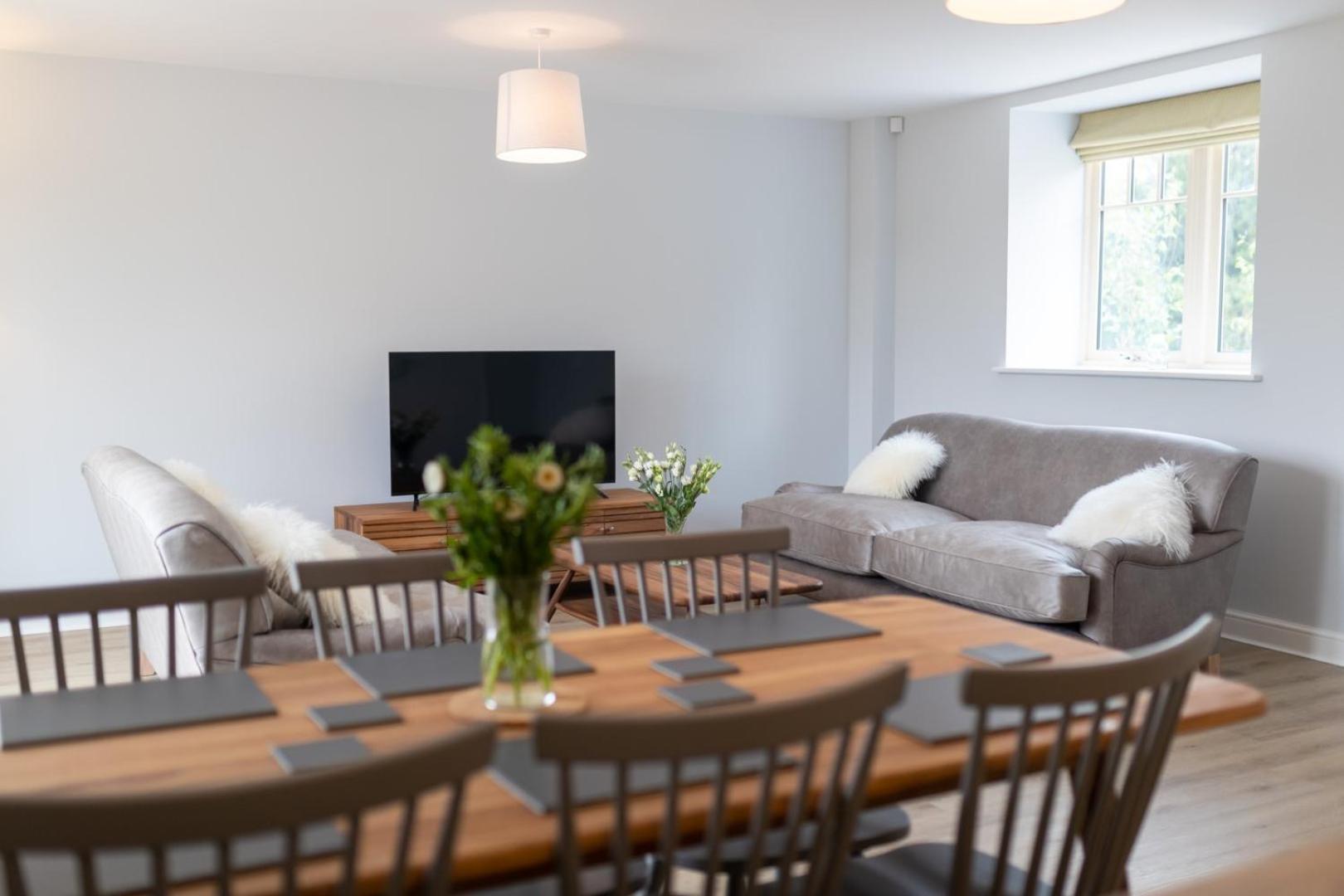 Marquesa - Modern dog-friendly barn on a country estate view 3