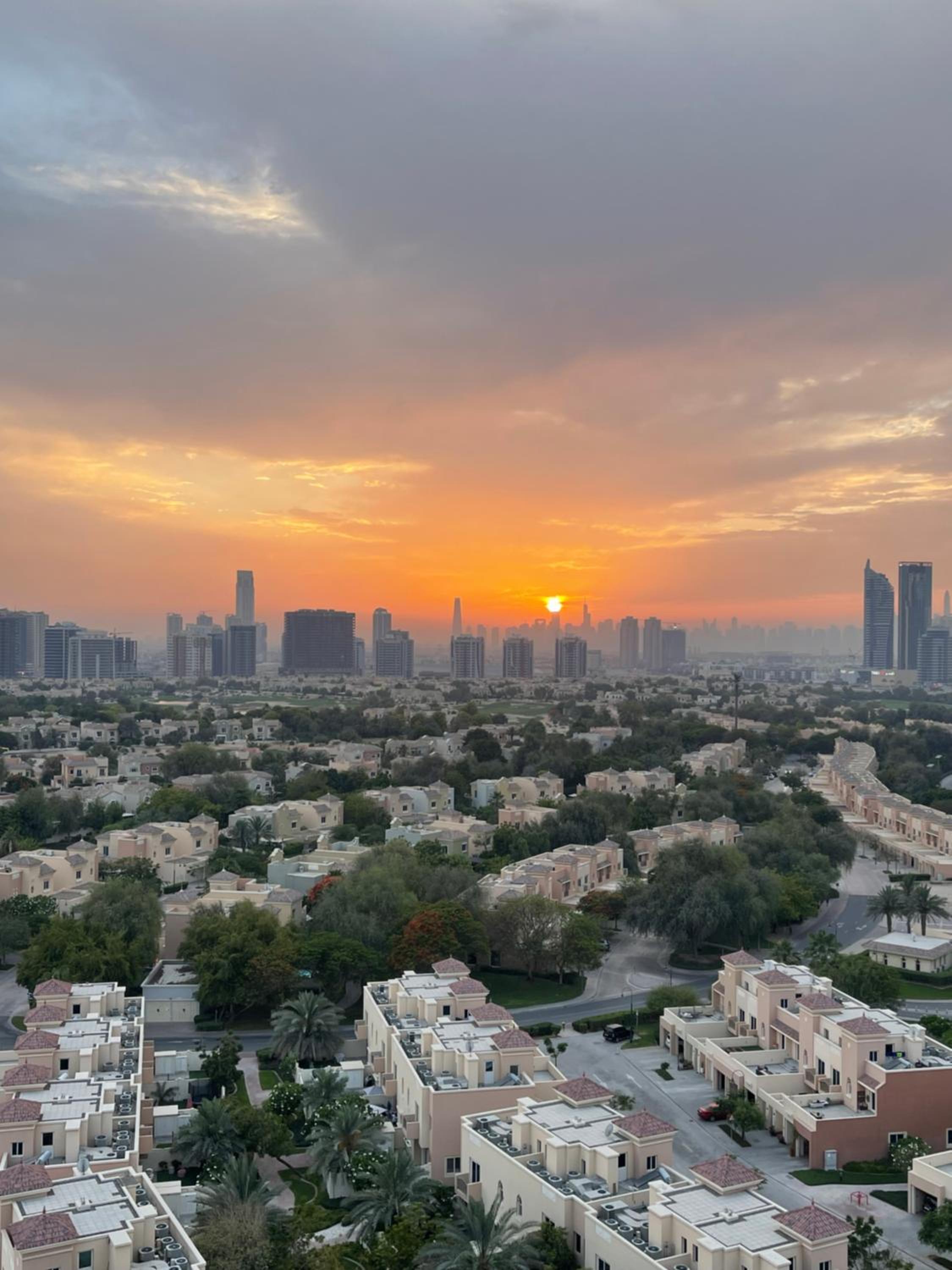 Big studio, Dubai SportCity, parking included