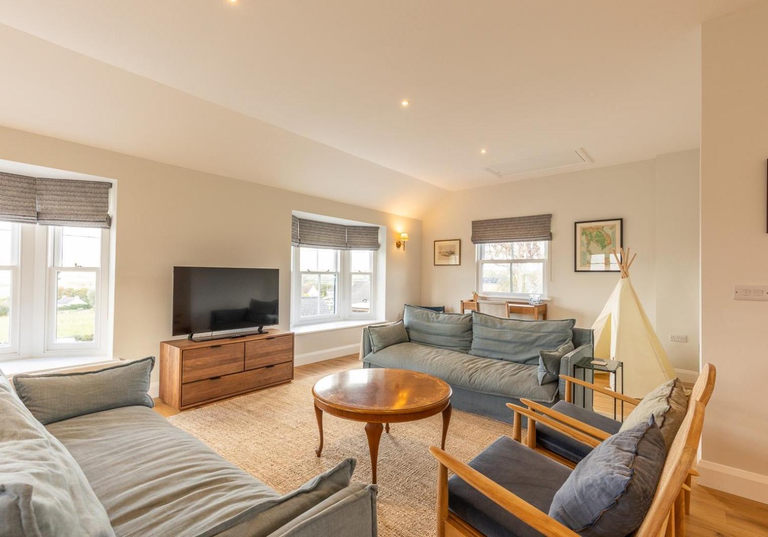 Golwg y Lan - A stunning home for 10 with sea views view 4