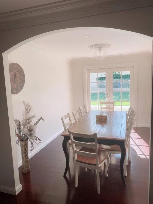 4 BR House - Walk to Station & Nepean Hospital