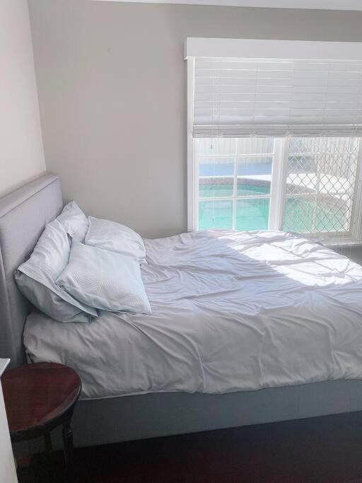 4 BR House - Walk to Station & Nepean Hospital