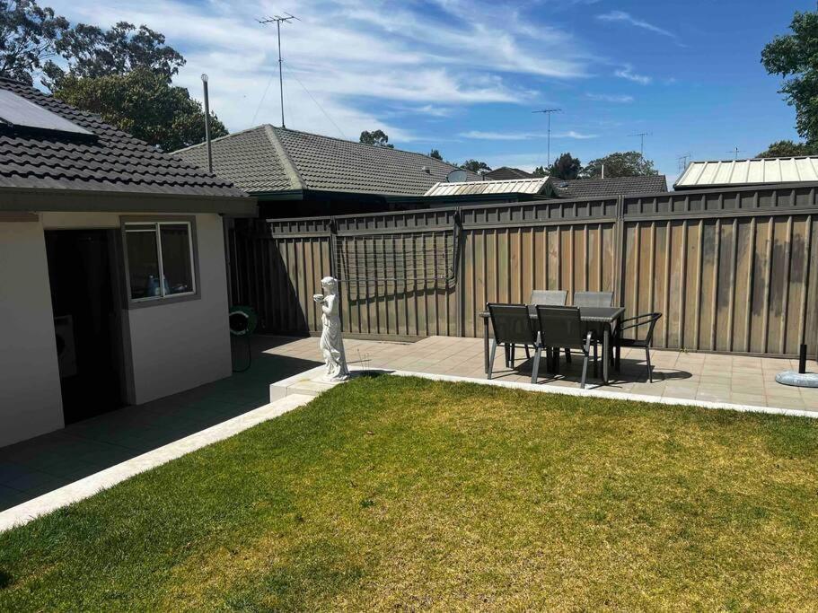 4 BR House - Walk to Station & Nepean Hospital