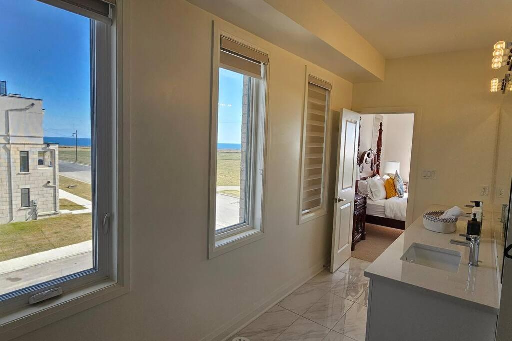 Lakehouse with Rooftop View - Long-Term Only