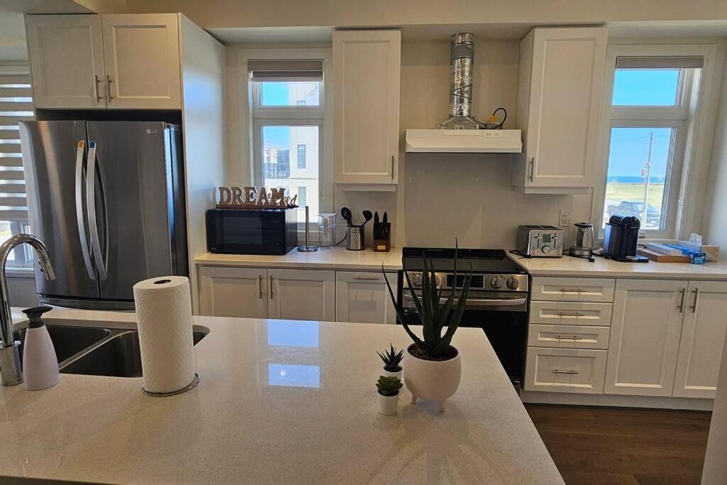 Lakehouse with Rooftop View - Long-Term Only
