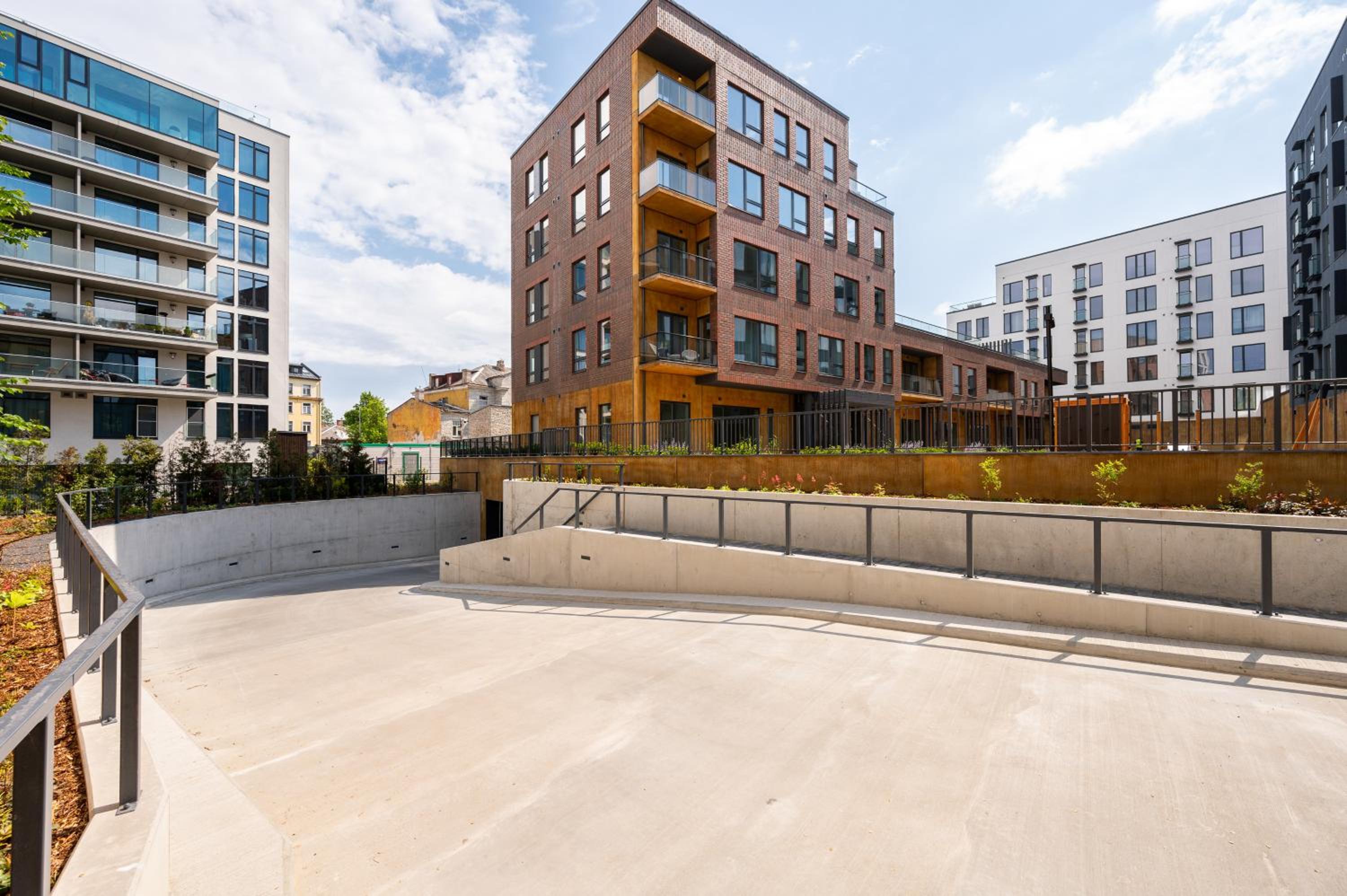 Brand new 2bdroom Free Parking Apartment