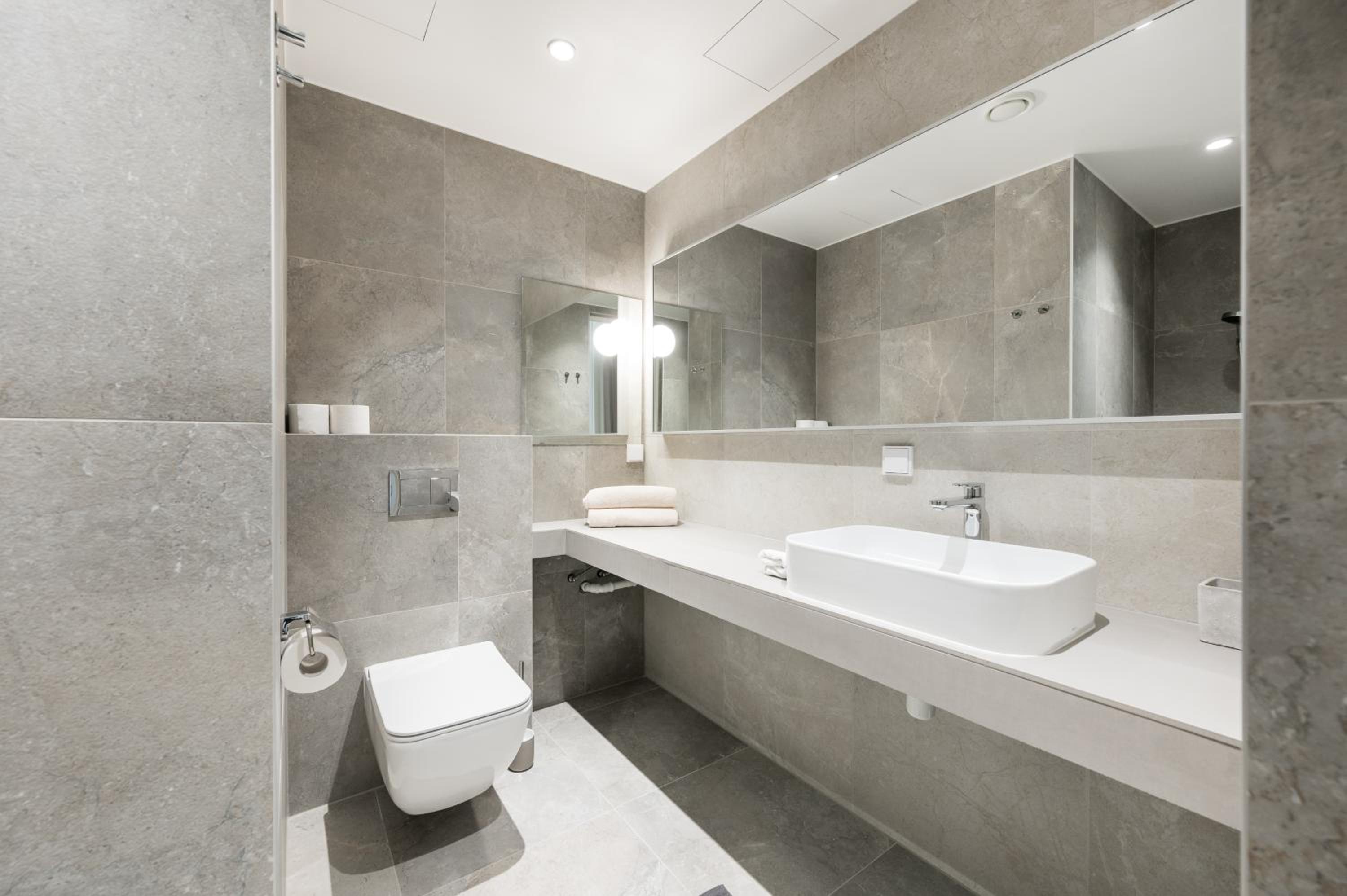 Brand new 2bdroom Free Parking Apartment