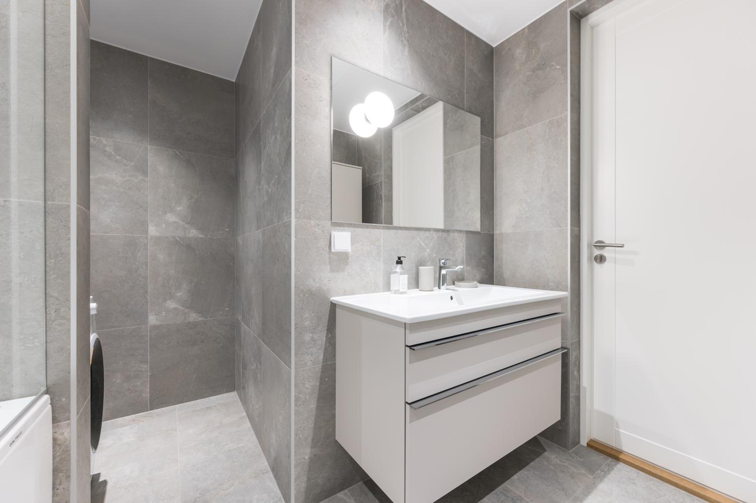 Brand new 2bdroom Free Parking Apartment